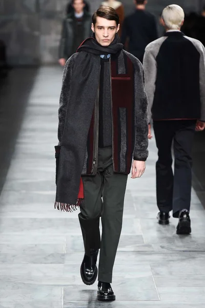 Look 29